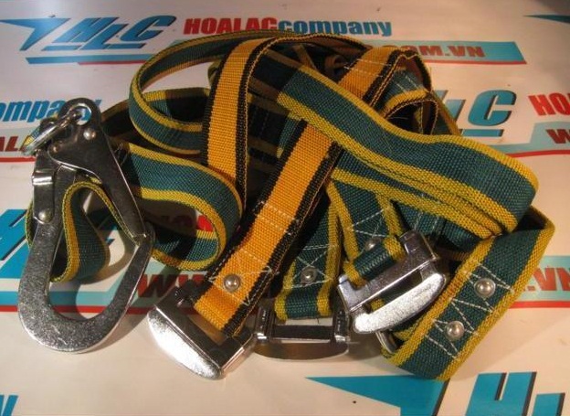 Công nhân phải biết sử dụng dây đai an toàn đúng cách khi làm việc ở độ cao cũng có sự bảo đảm tuyệt đối Công nhân phải biết sử dụng dây đai an toàn đúng cách khi làm việc ở độ cao cũng có sự bảo đảm tuyệt đối