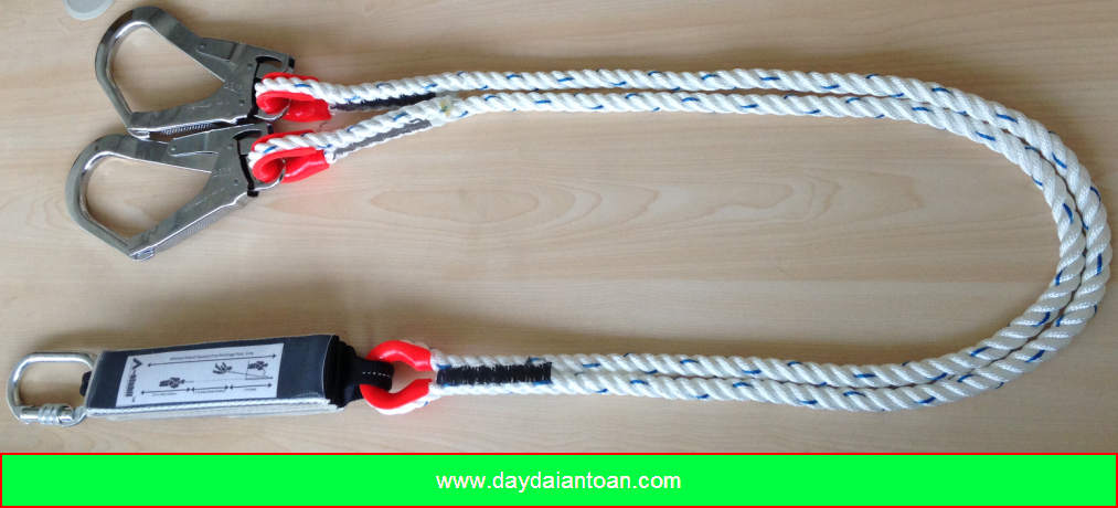 Dây đai an toàn 2 móc tạo sự an toàn khi lao động